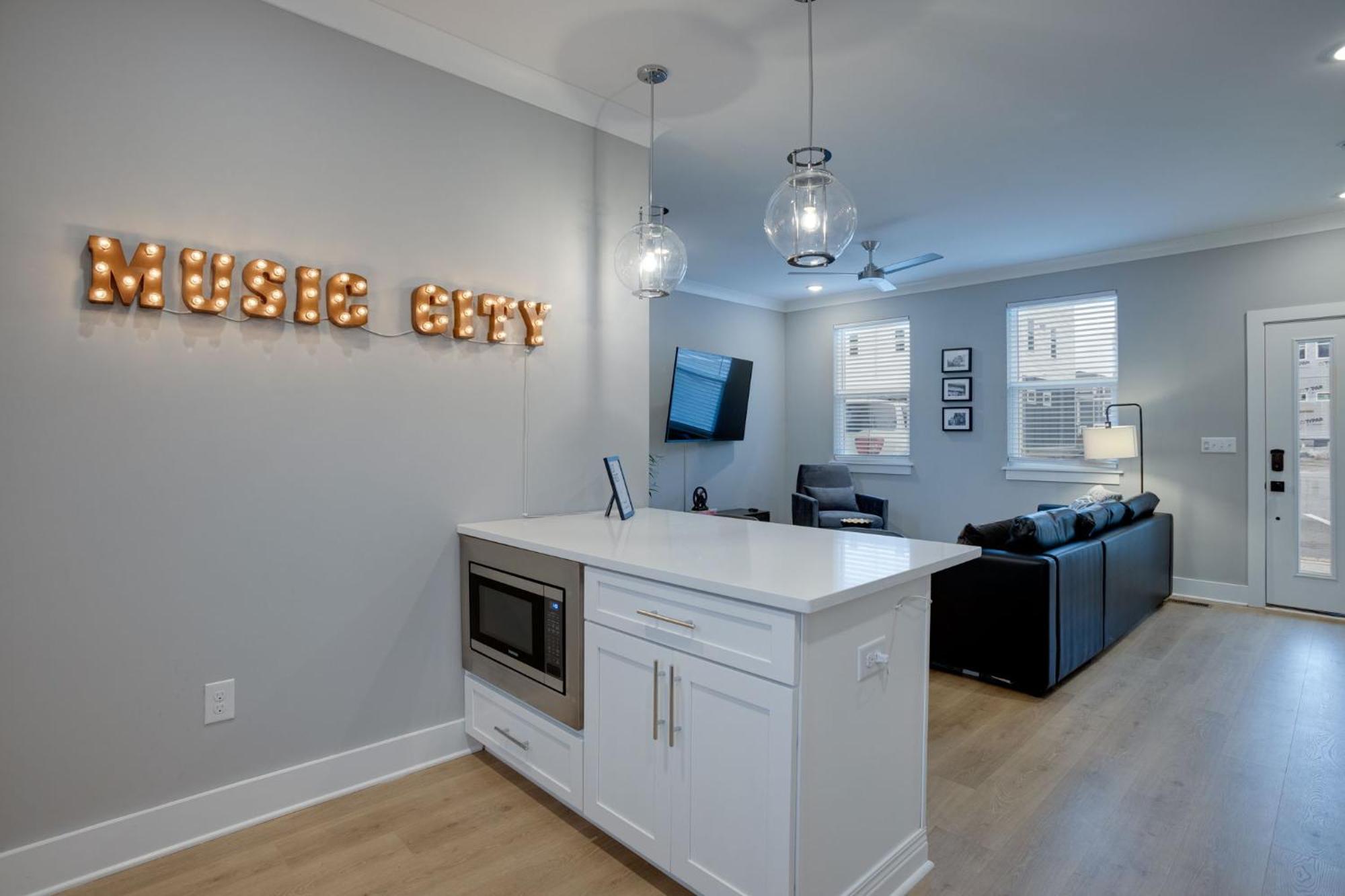 Modern Townhome, 10Min To Downtown! 8Min To Grand Ole Opry! Sleeps 8! Nashville Luaran gambar