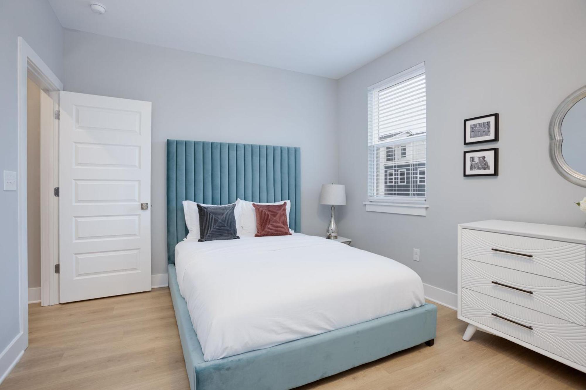 Modern Townhome, 10Min To Downtown! 8Min To Grand Ole Opry! Sleeps 8! Nashville Luaran gambar