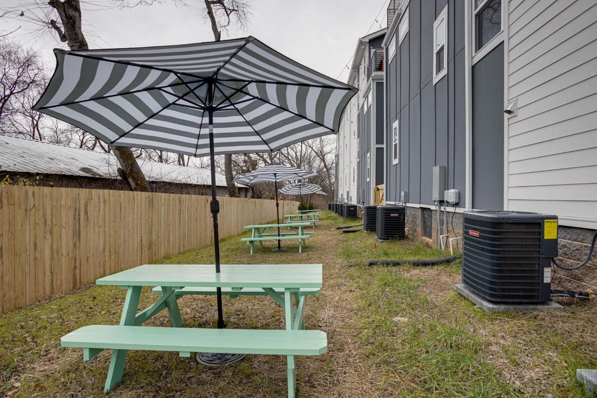 Modern Townhome, 10Min To Downtown! 8Min To Grand Ole Opry! Sleeps 8! Nashville Luaran gambar