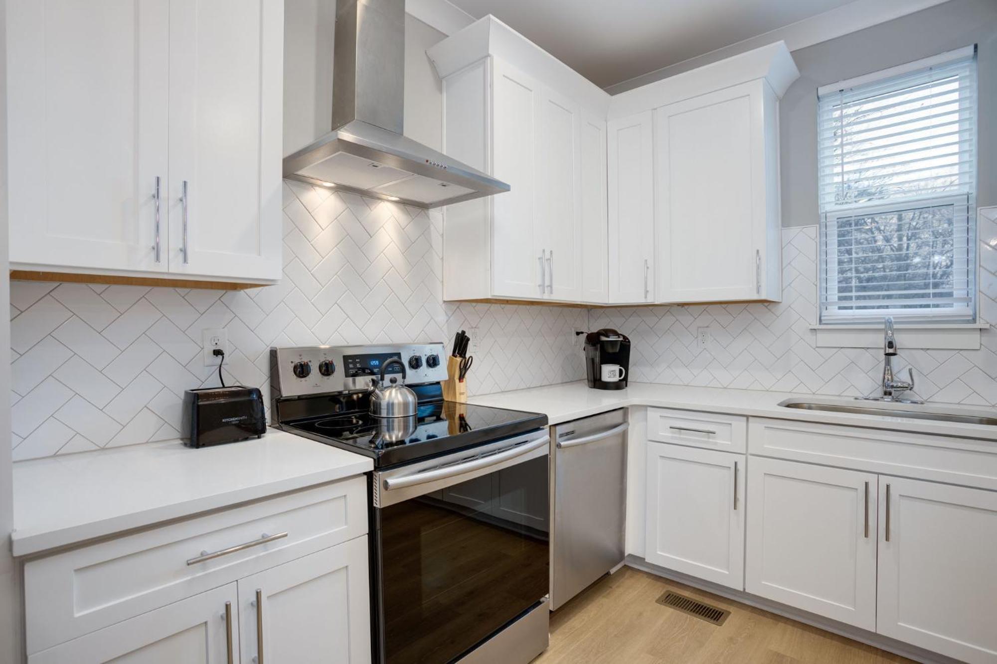 Modern Townhome, 10Min To Downtown! 8Min To Grand Ole Opry! Sleeps 8! Nashville Luaran gambar