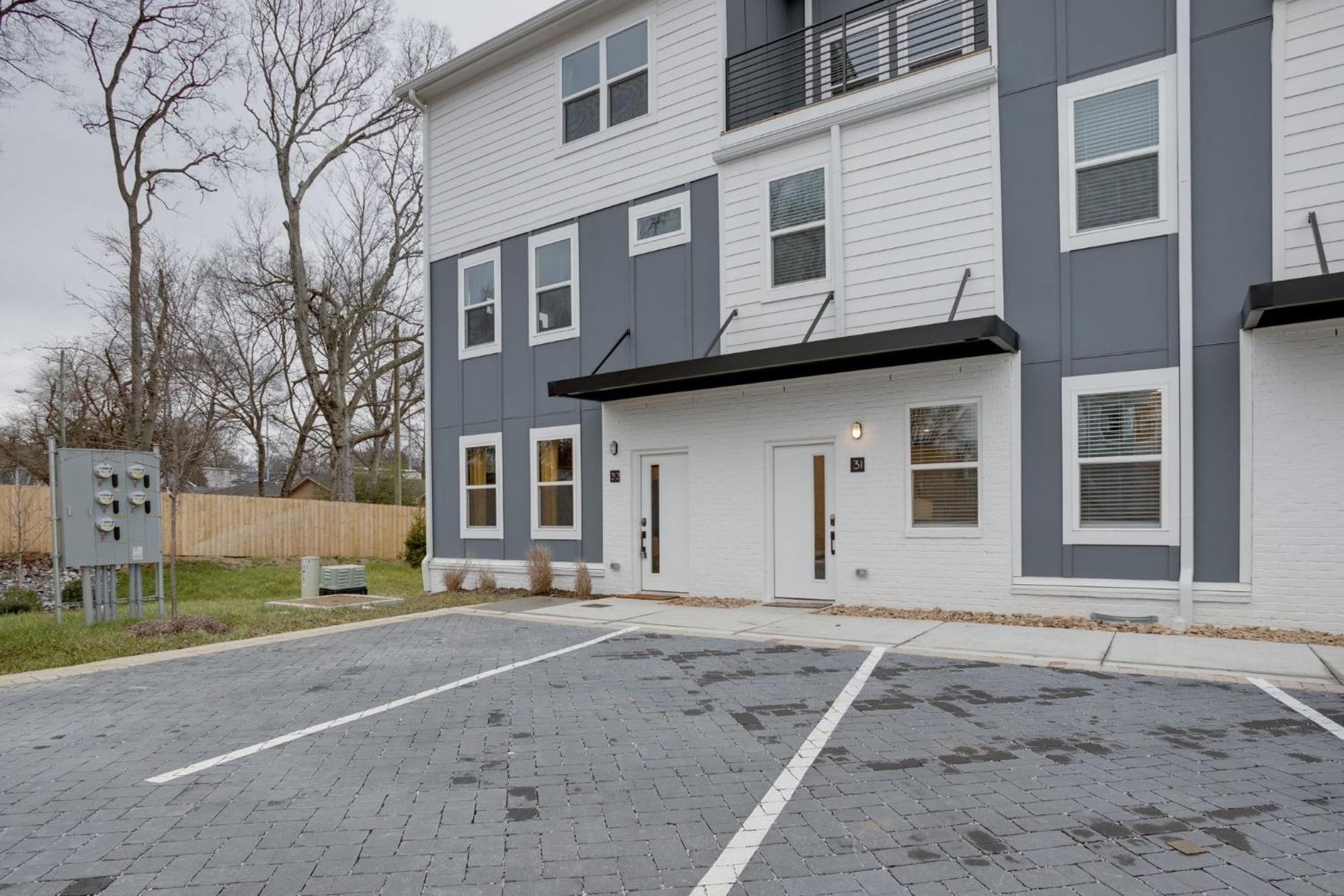 Modern Townhome, 10Min To Downtown! 8Min To Grand Ole Opry! Sleeps 8! Nashville Luaran gambar