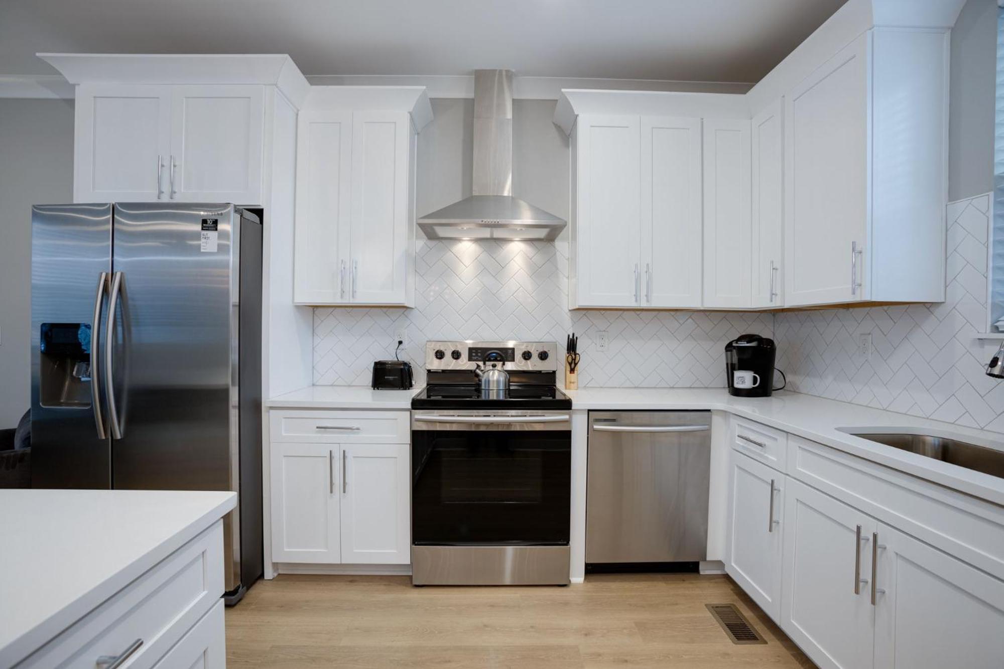 Modern Townhome, 10Min To Downtown! 8Min To Grand Ole Opry! Sleeps 8! Nashville Luaran gambar