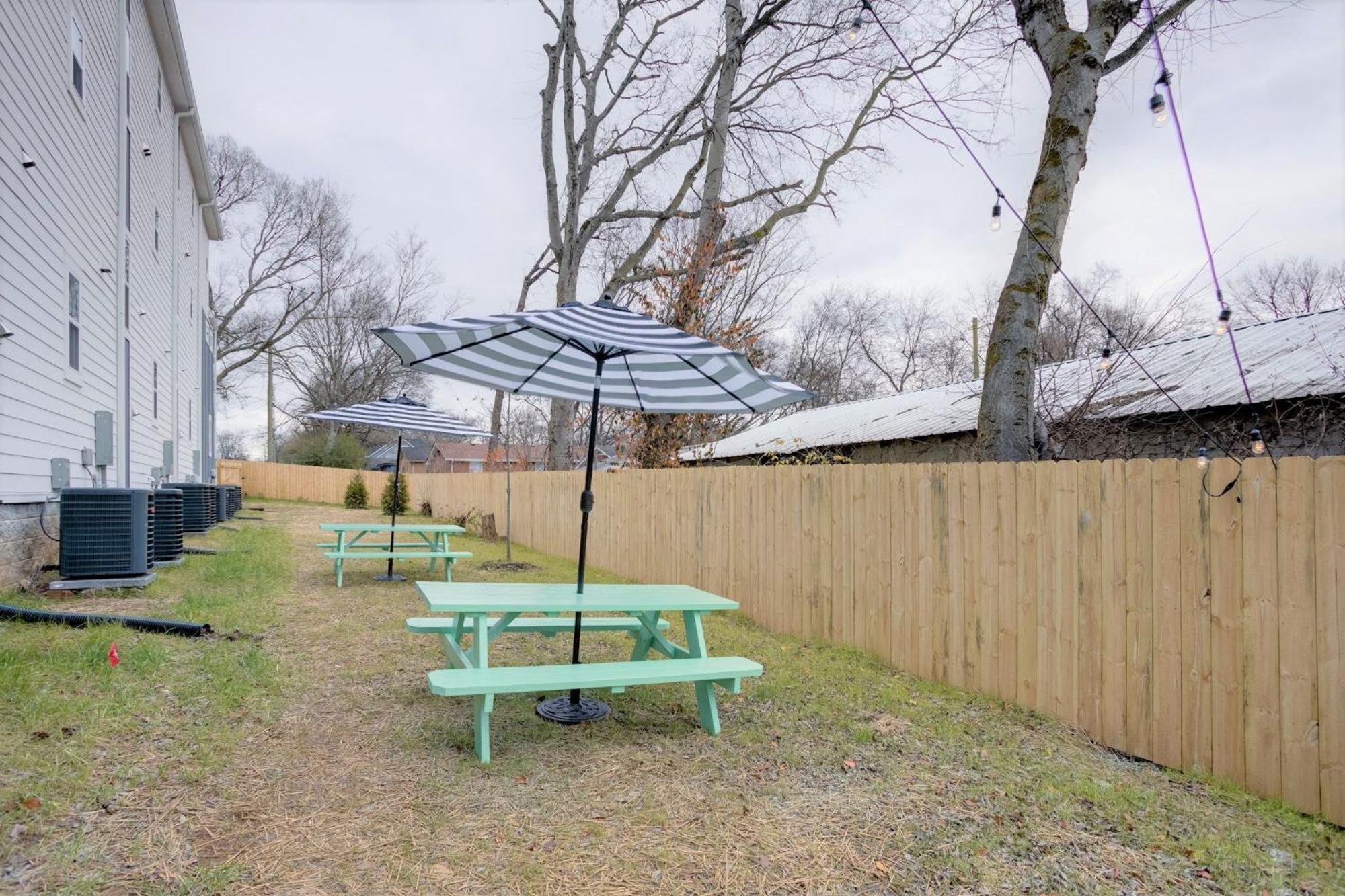 Modern Townhome, 10Min To Downtown! 8Min To Grand Ole Opry! Sleeps 8! Nashville Luaran gambar